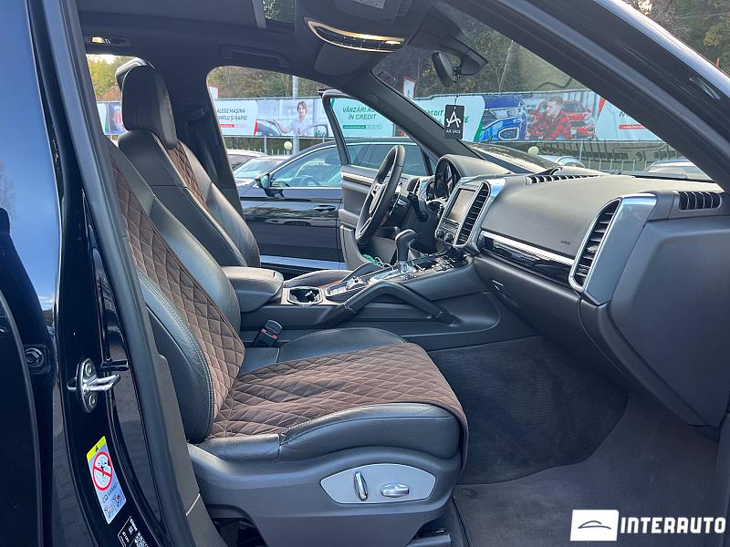 Porsche Cayenne 16 automobil-interauto