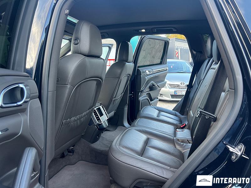 Porsche Cayenne 18 automobil-interauto