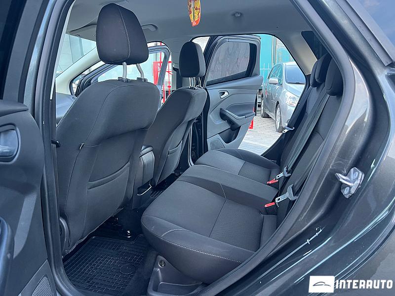 Ford Focus 17 automobil-interauto