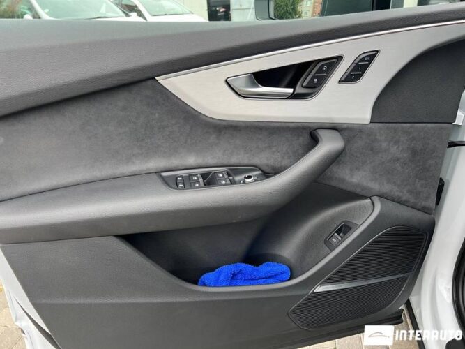 Audi Q7 42 interauto-car