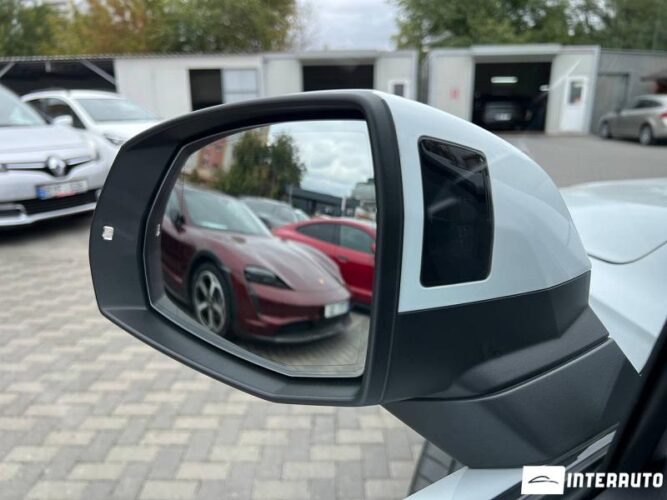 Audi Q7 40 interauto-car