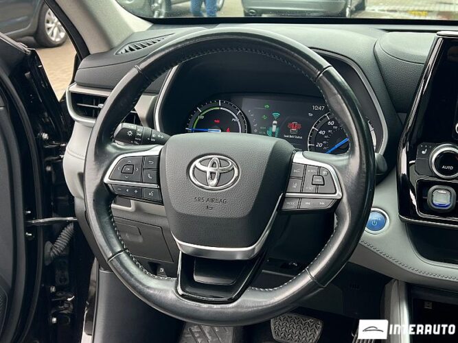 Toyota Highlander 43 interauto-car