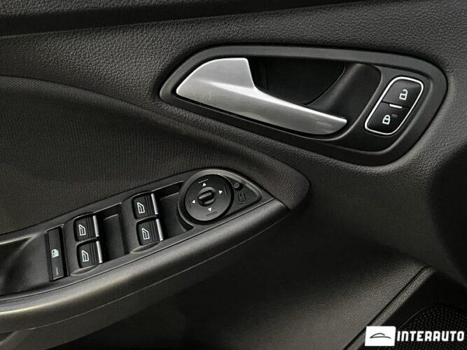 Ford Focus 44 interauto-car