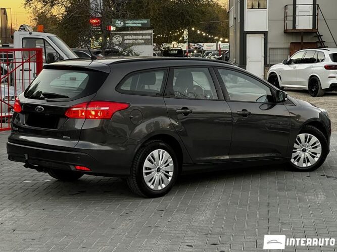 Ford Focus 31 interauto-car