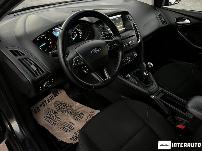 Ford Focus 33 interauto-car