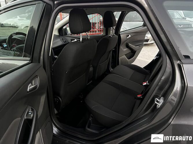 Ford Focus 34 interauto-car