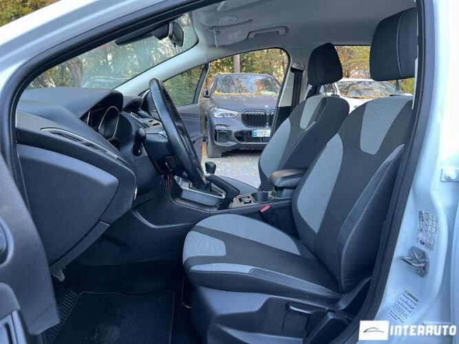 Ford Focus 33 interauto-car