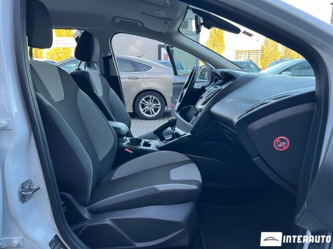 Ford Focus 41 interauto-car