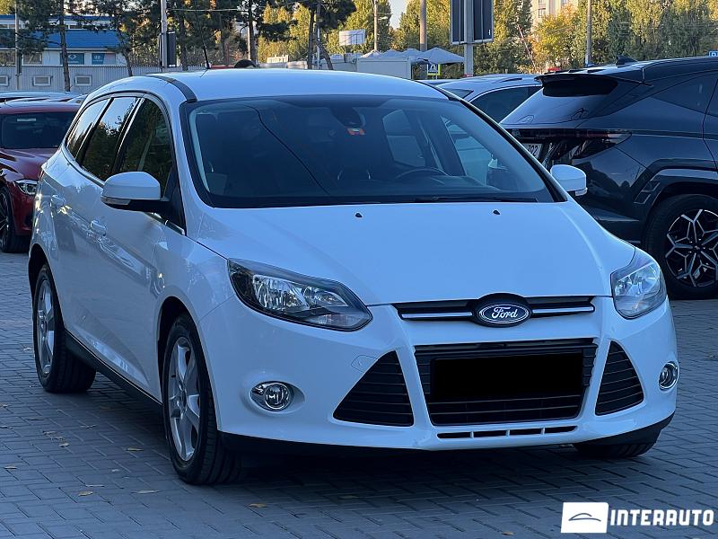 Ford Focus 13 automobil-interauto