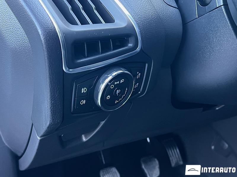 Ford Focus 18 automobil-interauto