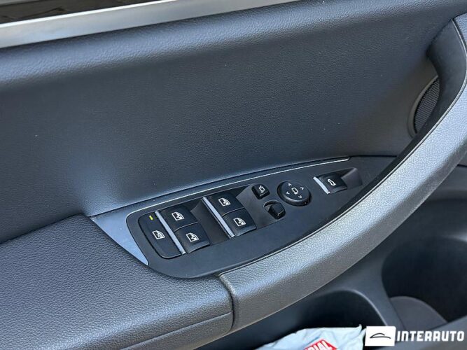 BMW X3 2.0D 33 interauto-car