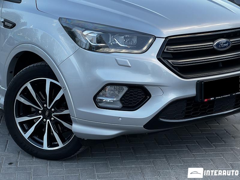 Ford Kuga 27 automobil-interauto