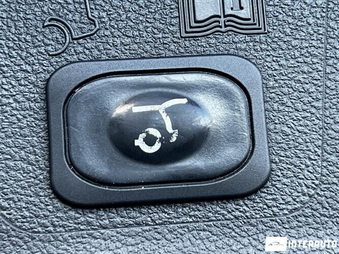 Ford Kuga 46 interauto-car