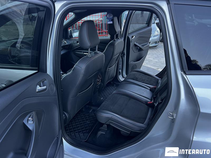 Ford Kuga 16 automobil-interauto