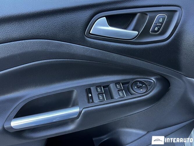 Ford Kuga 52 interauto-car