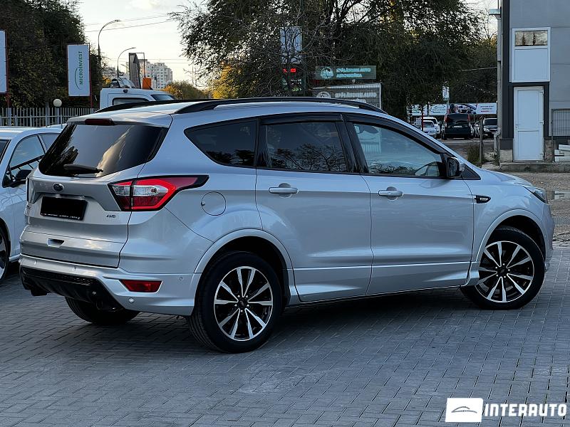 Ford Kuga 13 automobil-interauto