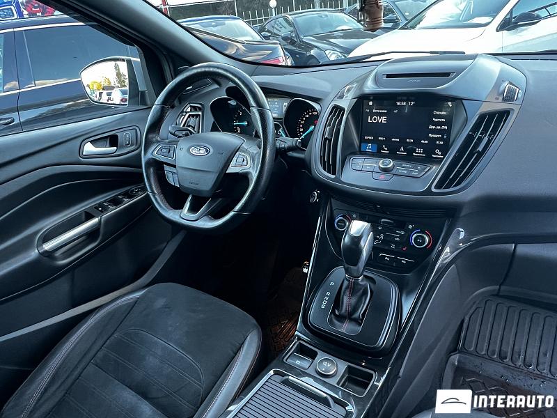 Ford Kuga 18 automobil-interauto