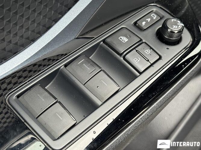 Toyota C-HR 46 interauto-car