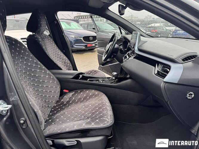 Toyota C-HR 44 interauto-car