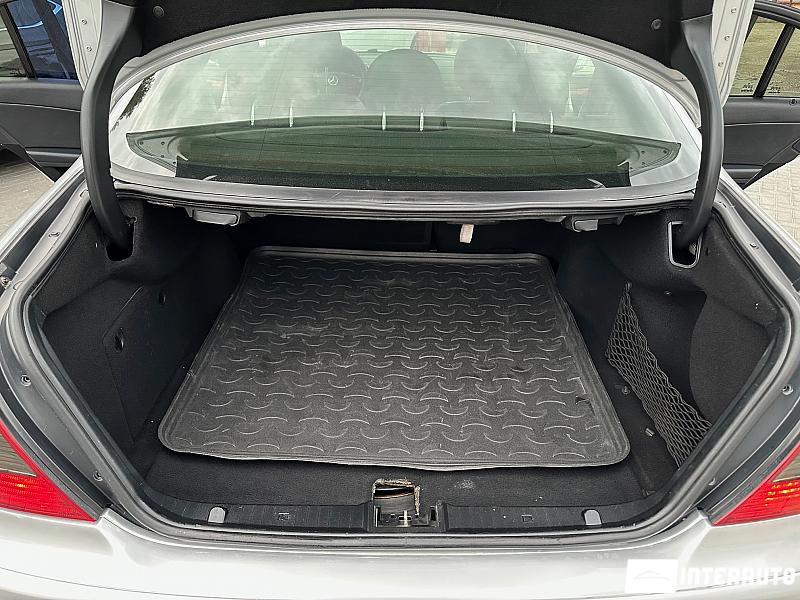 Mercedes E 220 28 automobil-interauto