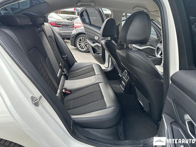 BMW 330E 51 interauto-car