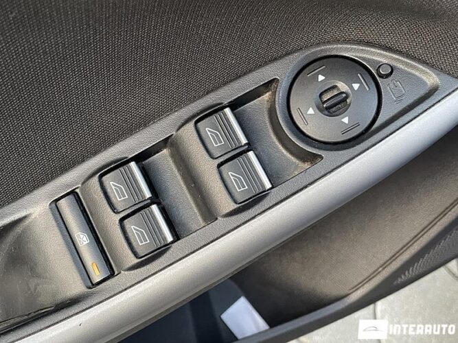 Ford Focus 34 interauto-car