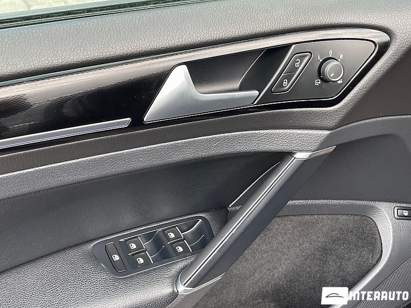 Volkswagen Golf GTE 23 automobil-interauto