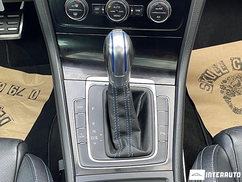 Volkswagen Golf GTE 21 automobil-interauto