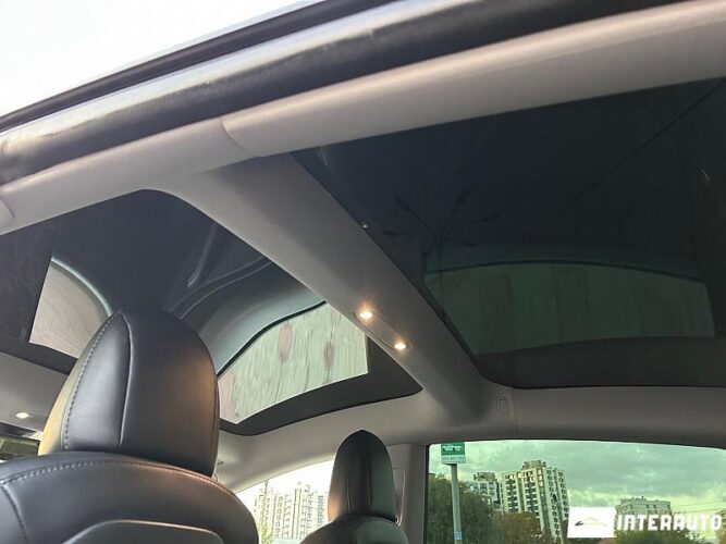 Tesla Model 3 44 interauto-car