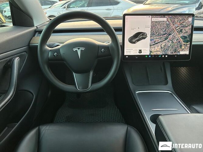 Tesla Model 3 42 interauto-car
