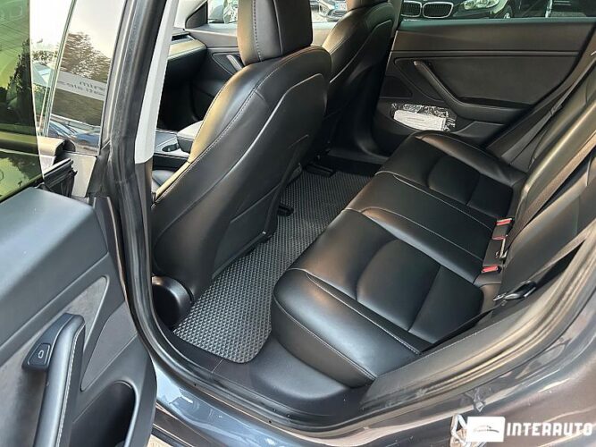 Tesla Model 3 43 interauto-car