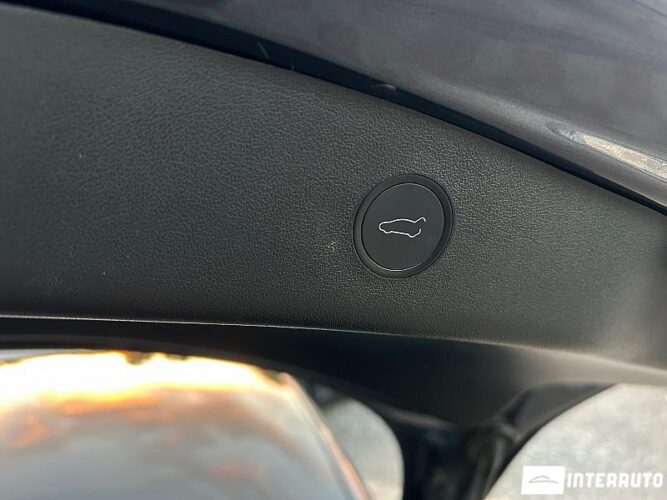 Tesla Model 3 46 interauto-car