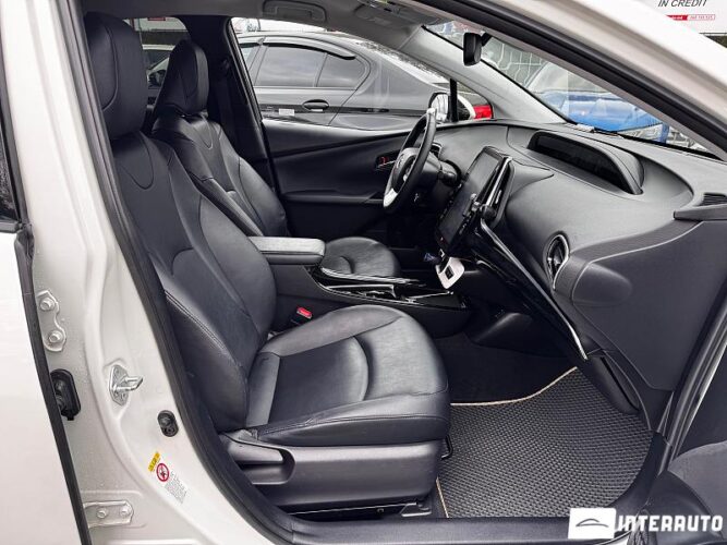 Toyota Prius 41 interauto-car