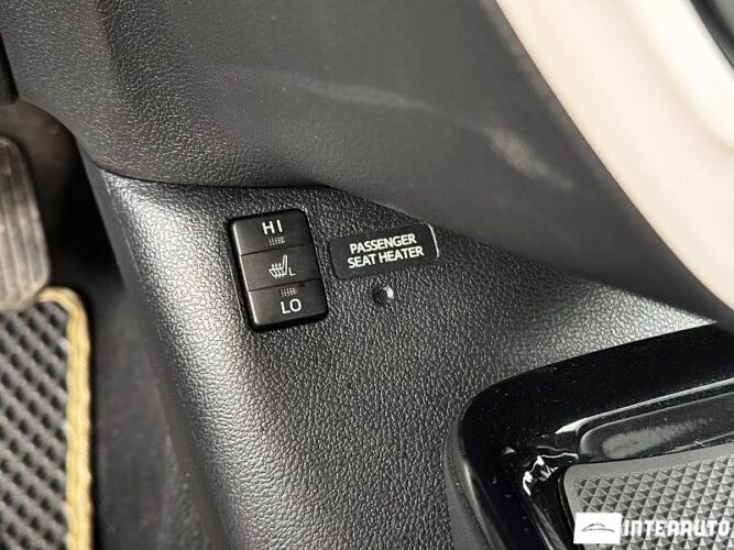 Toyota Prius 52 interauto-car