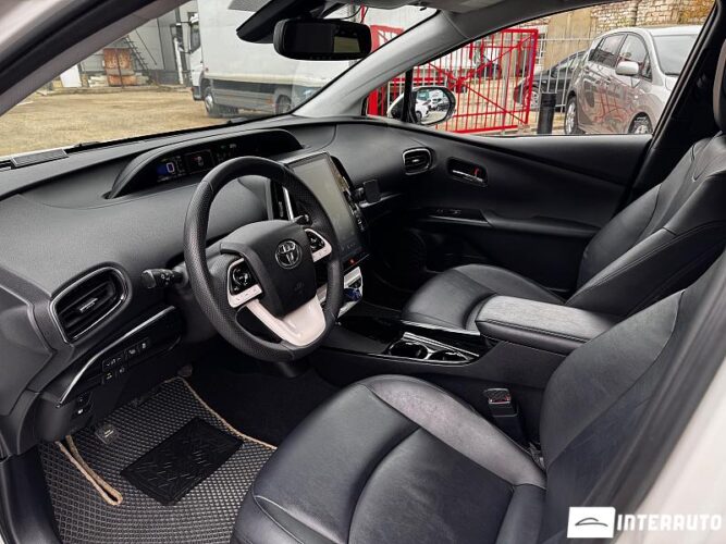 Toyota Prius 42 interauto-car