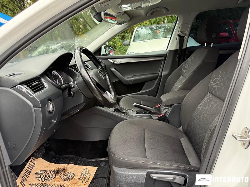 Skoda Octavia 16 automobil-interauto