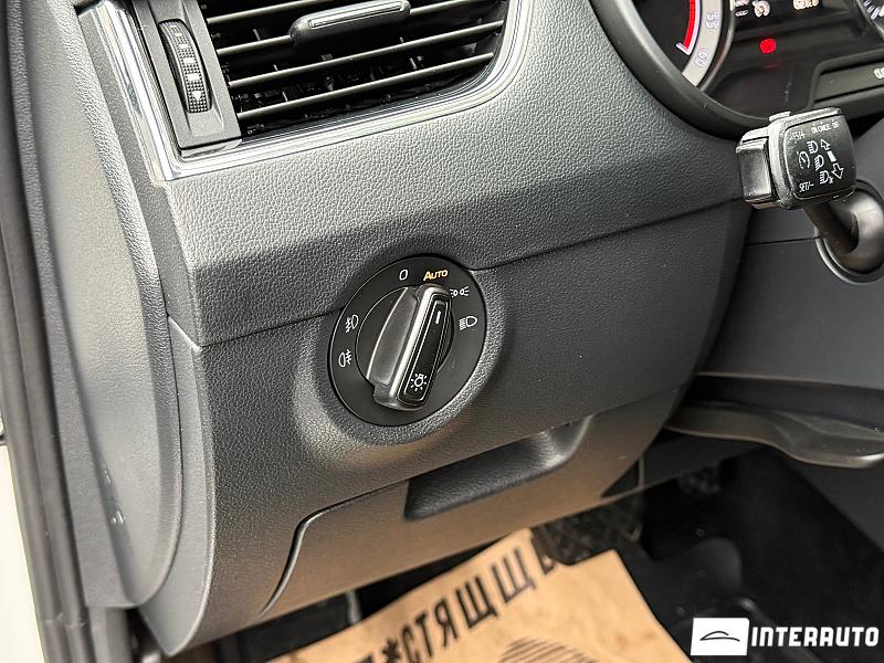 Skoda Octavia 18 automobil-interauto