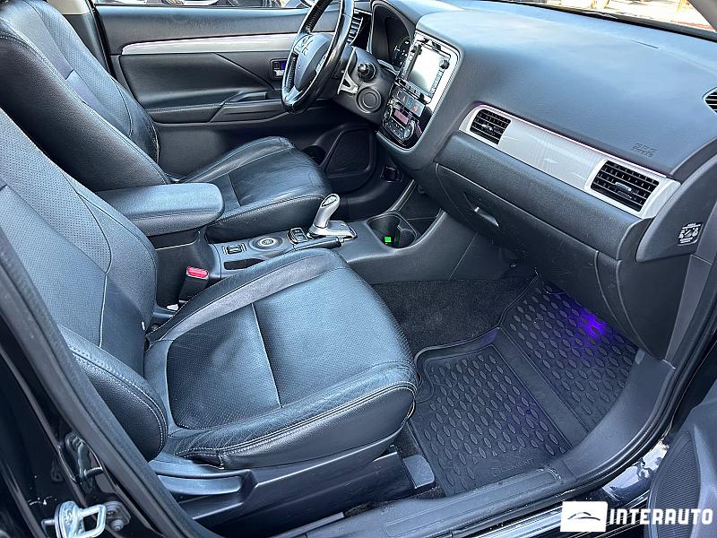 Mitsubishi Outlander 17 automobil-interauto