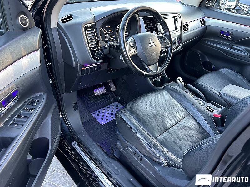 Mitsubishi Outlander 16 automobil-interauto