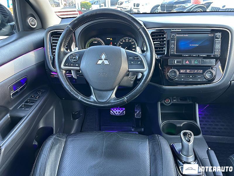 Mitsubishi Outlander 22 automobil-interauto