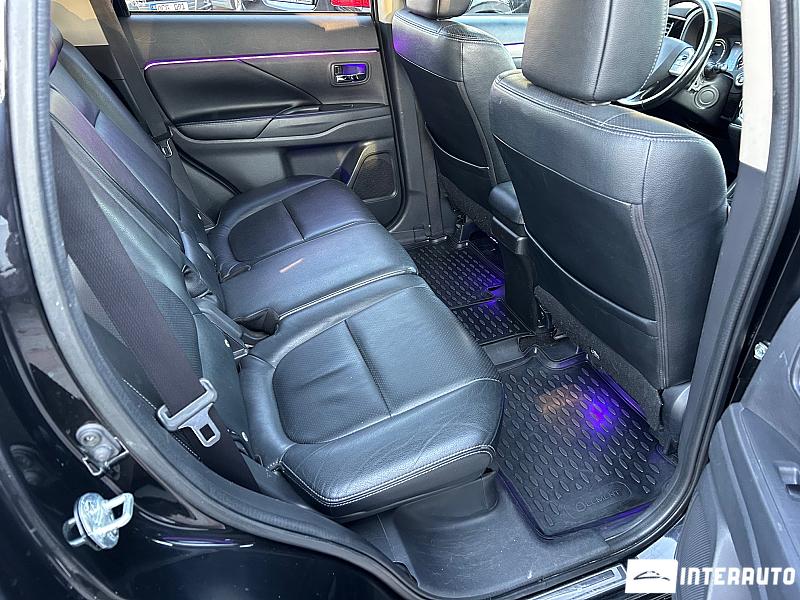 Mitsubishi Outlander 29 automobil-interauto