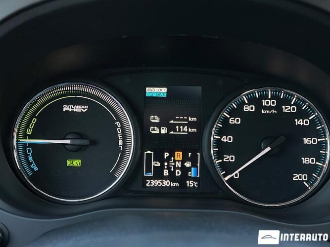 Mitsubishi Outlander 41 interauto-car