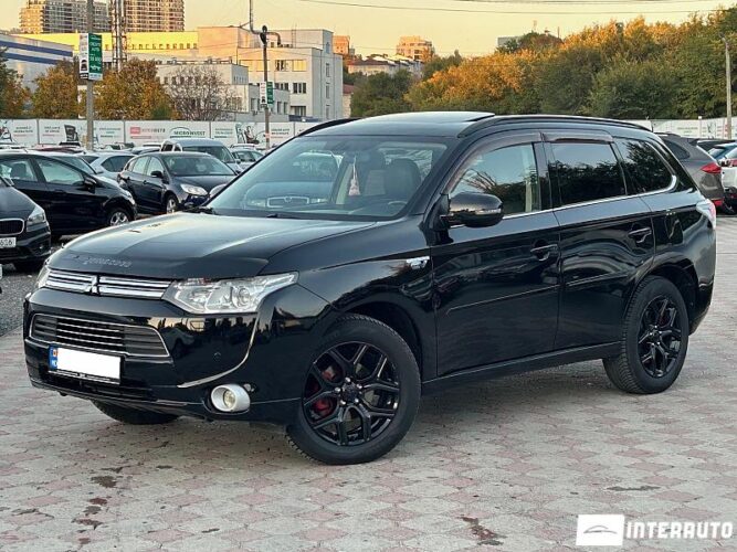 Mitsubishi Outlander 32 interauto-car