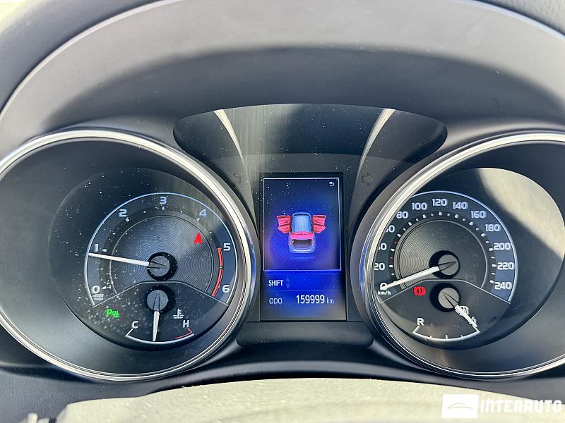 Toyota Auris 18 automobil-interauto