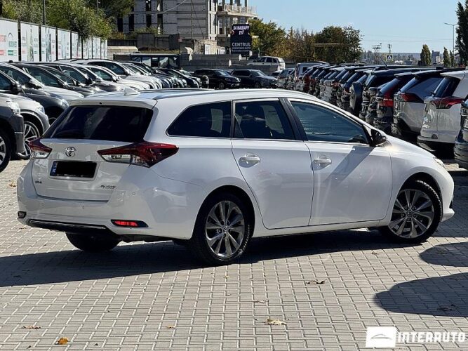 Toyota Auris 34 interauto-car