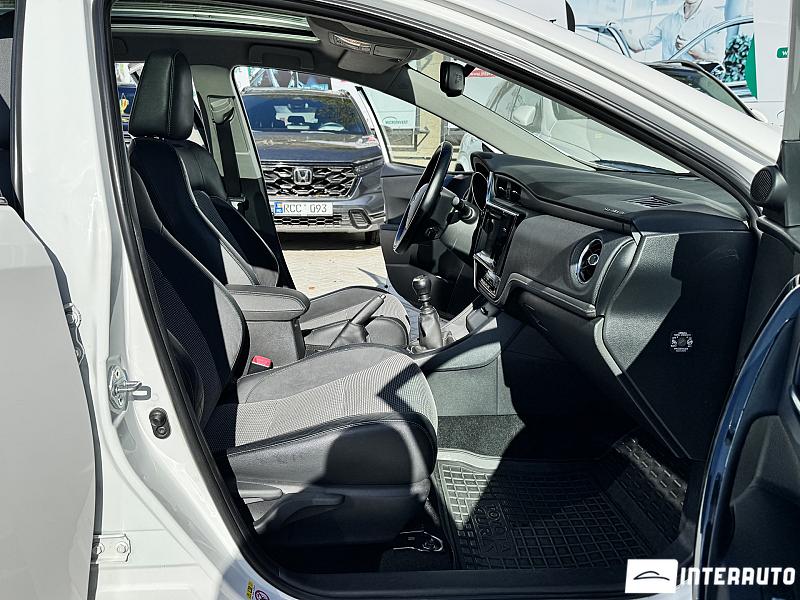 Toyota Auris 26 automobil-interauto