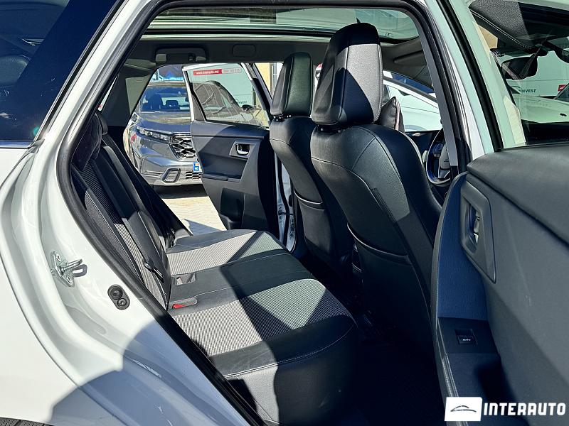 Toyota Auris 24 automobil-interauto