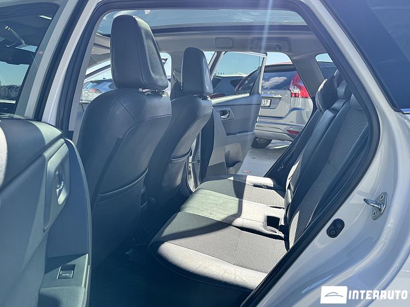 Toyota Auris 23 automobil-interauto