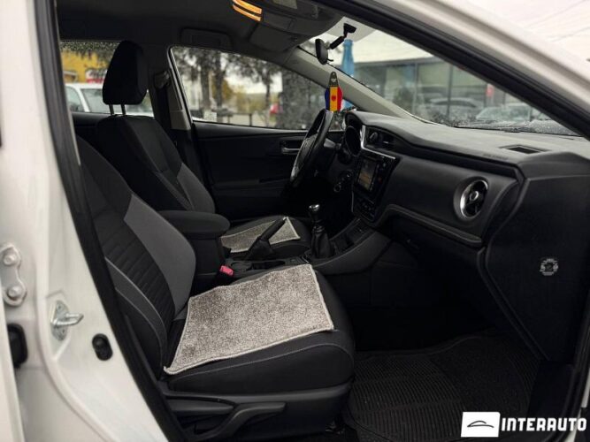 Toyota Auris 42 interauto-car