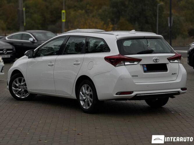 Toyota Auris 31 interauto-car